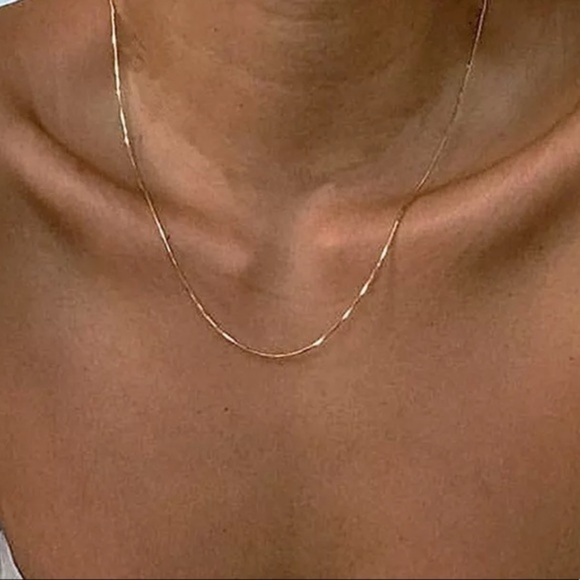 NEW 18K Gold Thin 🐍Snake Chain Necklace - Picture 3 of 3